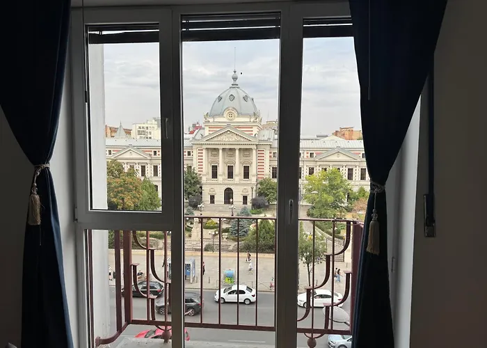 Airy & Beautiful Downtown *