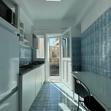 Airy & Beautiful Downtown Apartamento