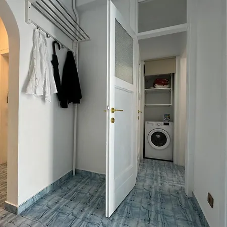 Airy & Beautiful Downtown Bukarest