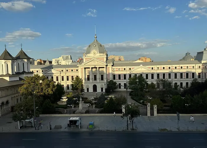 Airy & Beautiful Downtown Апартаменти Бухарест