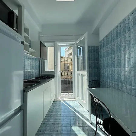 דירה Airy & Beautiful Downtown