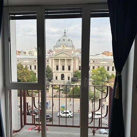 Airy & Beautiful Downtown *